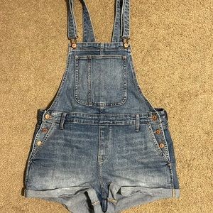 Old navy women’s shorts overalls